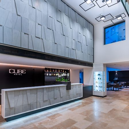 Hotel Cube Прага Экстерьер фото