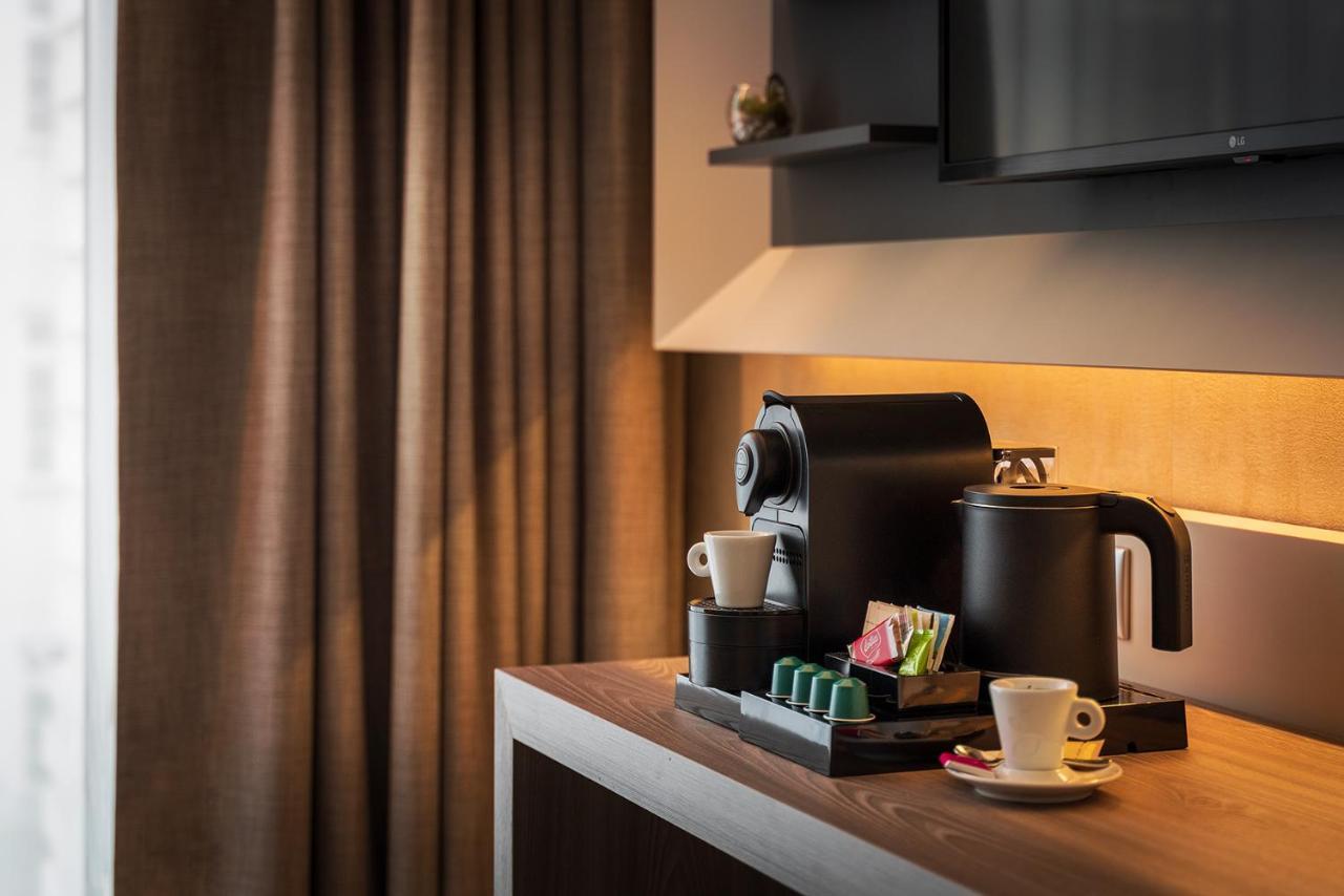 Hotel Cube Прага Экстерьер фото