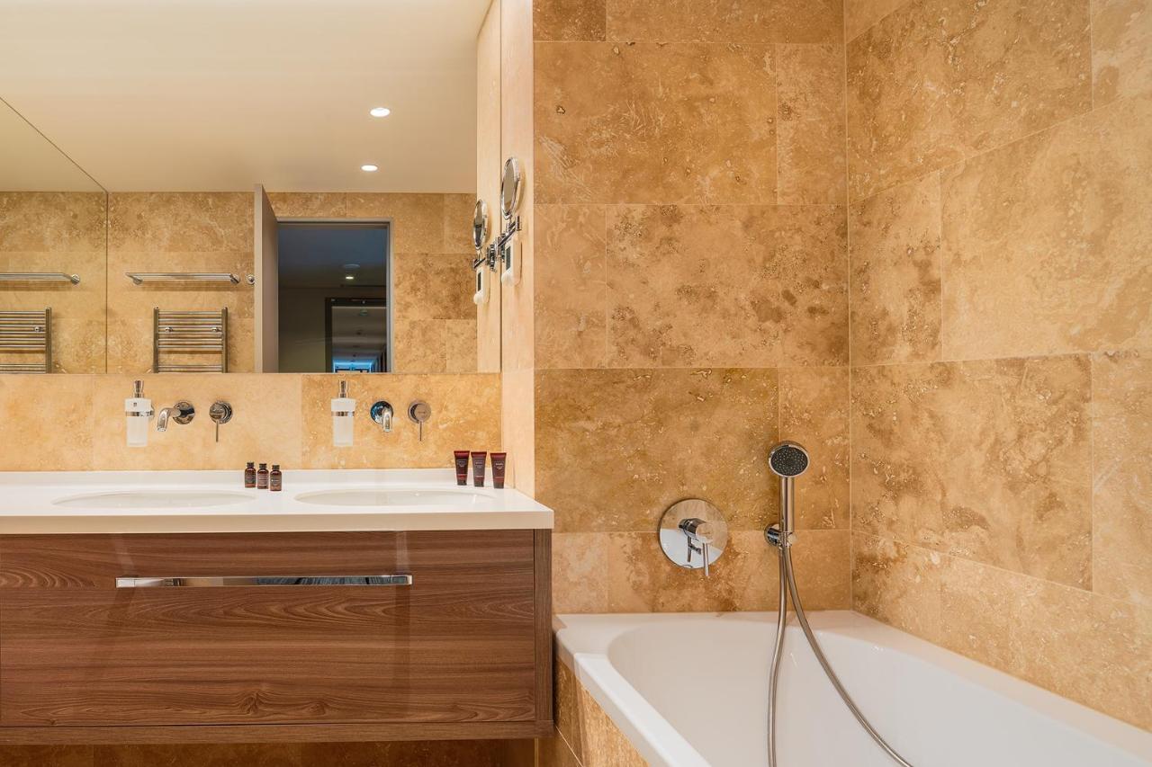 Hotel Cube Прага Экстерьер фото
