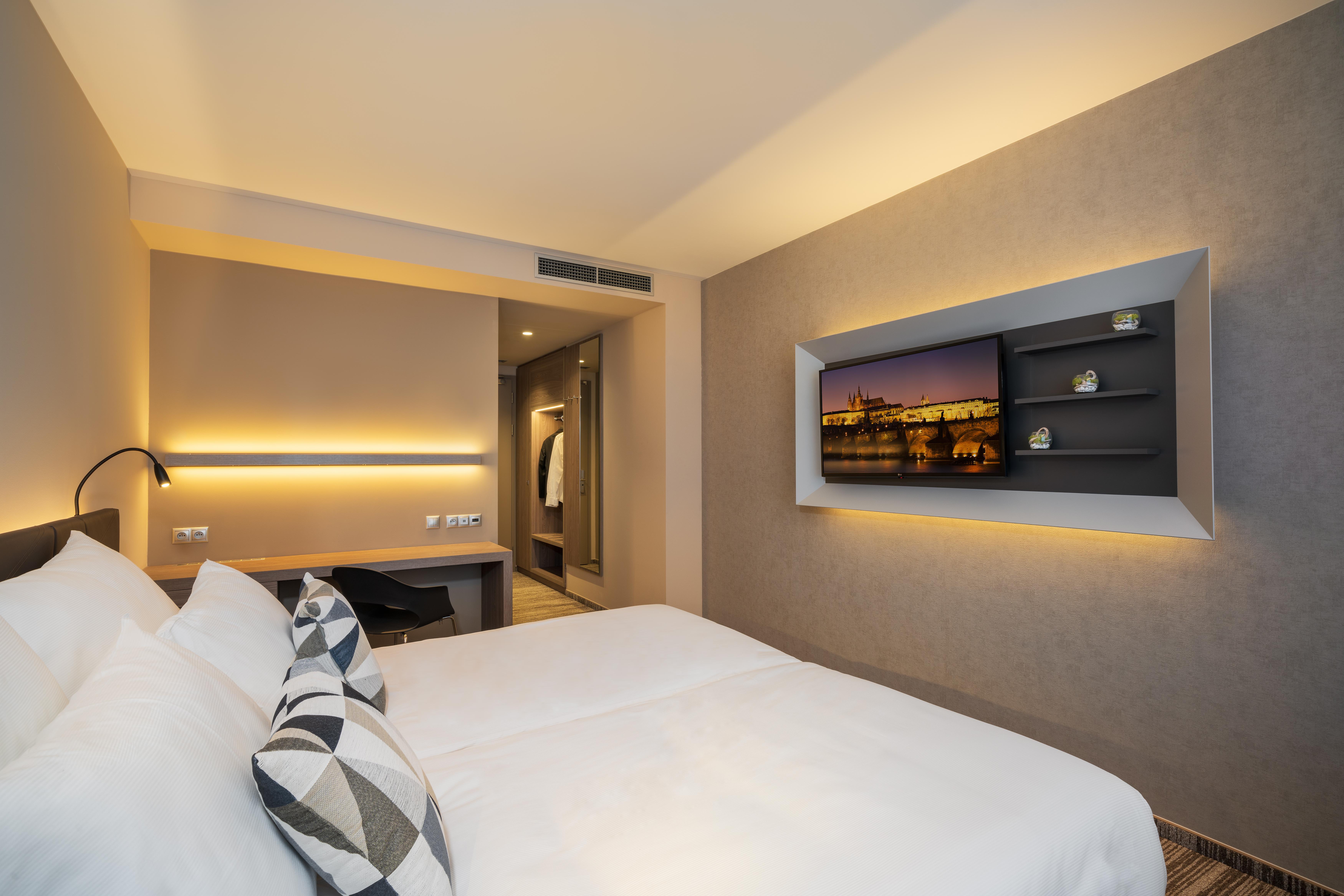 Hotel Cube Прага Экстерьер фото