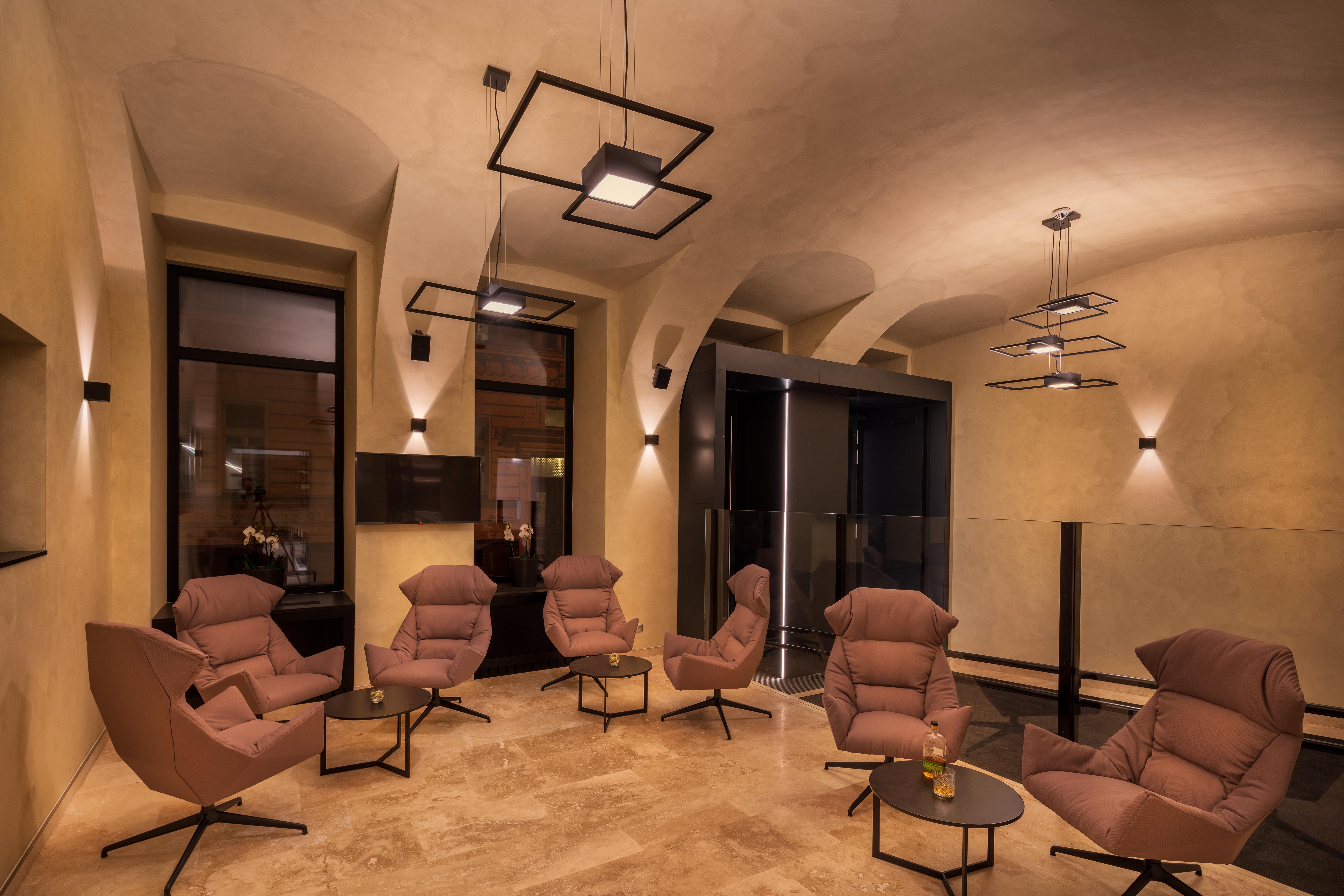 Hotel Cube Прага Экстерьер фото